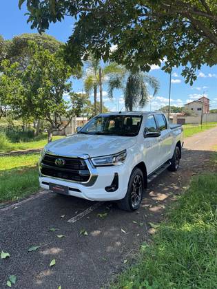 TOYOTA HILUX 2.8 D-4D TURBO DIESEL CD SRX 4X4 AUTOMÁTICO
